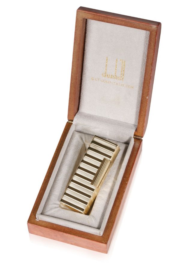 DUNHILL: AN 18CT YELLOW GOLD CIGARETTE LIGHTER