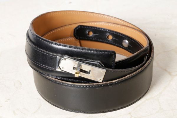 HERMES 'KELLY' BELT FASHIONED IN BLACK LEATHER