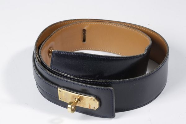 HERMES: 'KELLY' BELT FASHIONED IN BLACK LEATHER