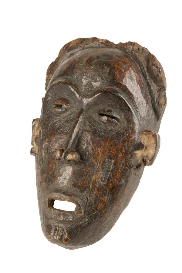 19TH CENTURY CHOKWE CARVED WOODED MASK