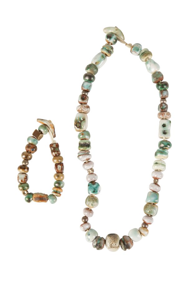 GUY AND JOAN SYDENHAM: A SALT GLAZE NECKLACE