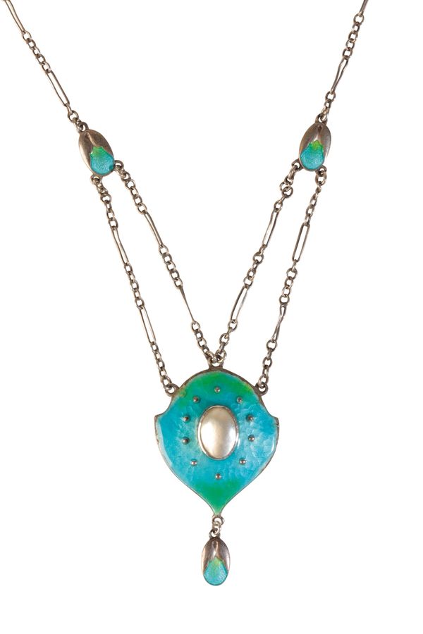 MURRLE BENNETT & CO: AN ART NOUVEAU ENAMELED PENDANT