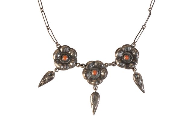 WILLIAM FUGLEDE COPENHAGEN; A SILVER AND CORAL "SKONVIRKE" NECKLACE