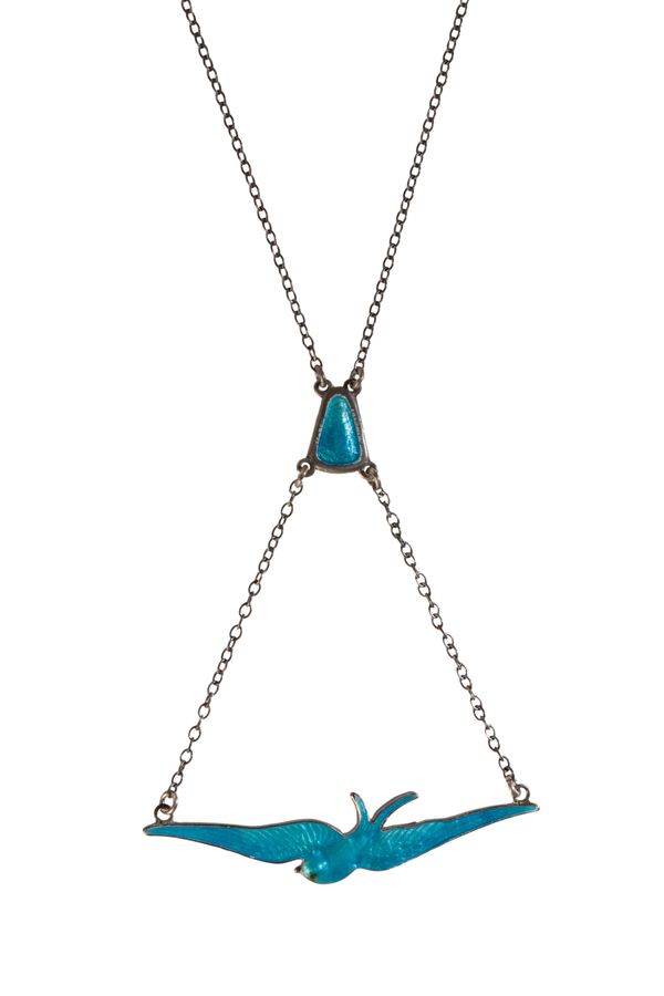 CHARLES HORNER; A SILVER AND ENAMEL "SWALLOW" PENDANT