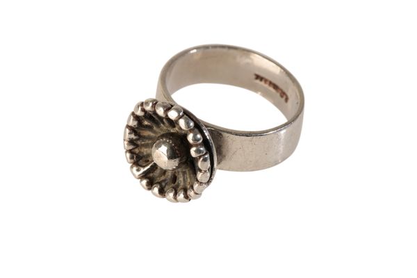 •SIDNEY BEDDALL: A MODERNIST SILVER RING