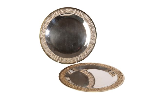 •STUART DEVLIN (1931 - 2018): PAIR MODERNIST SILVER PARCEL-GILT MAIN DISHES