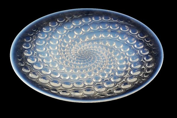 RENE LALIQUE: A "VOLUTES" OPALESCENT GLASS DISH