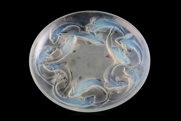 RENE LALIQUE: AN OPALESCENT "MARTIGUES" FROSTED GLASS SHALLOW BOWL