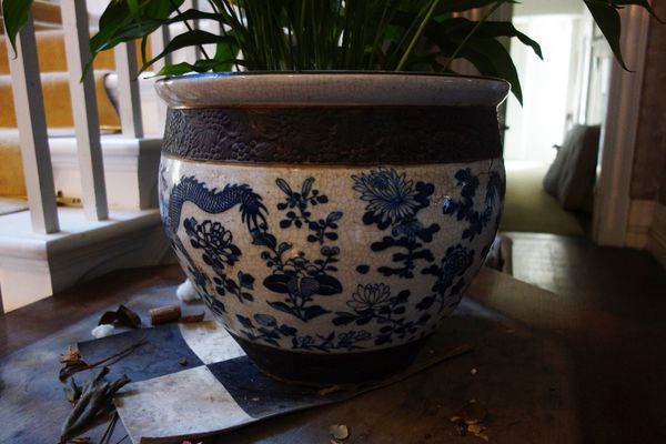 A JAPANESE "CRACKLEWARE" BLUE AND WHITE JARDINIERE