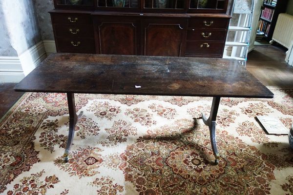 A REGENCY STYLE MAHOGANY CENTRE TABLE