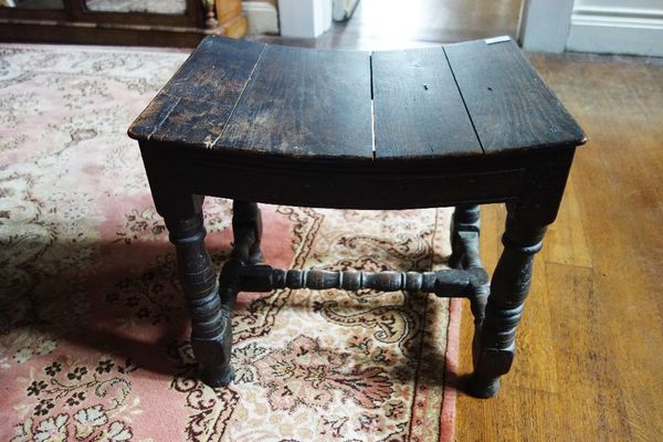 A 17TH CENTURY STYLE OAK STOOL