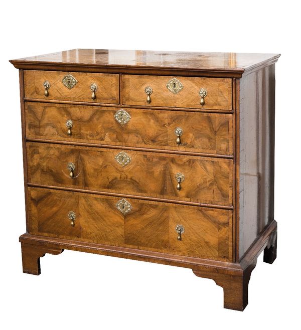 AN 18TH CENTURY WALNUT CHEST OF DRAWERS