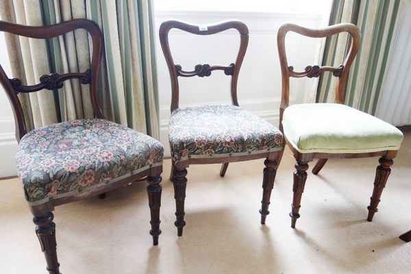 A SET OF FOUR WILLIAM IV MAHOGANY DINING CHAIRS