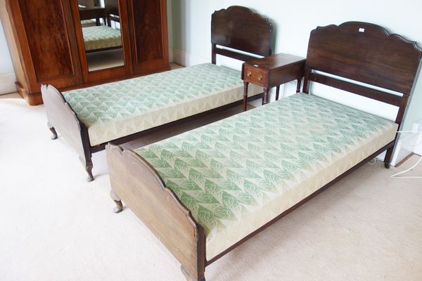 A PAIR OF MAHOGANY SINGLE BEDS