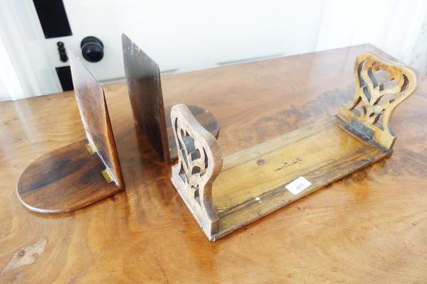 AN EARLY 20TH CENTURY OLIVEWOOD ADJUSTABLE BOOKREST