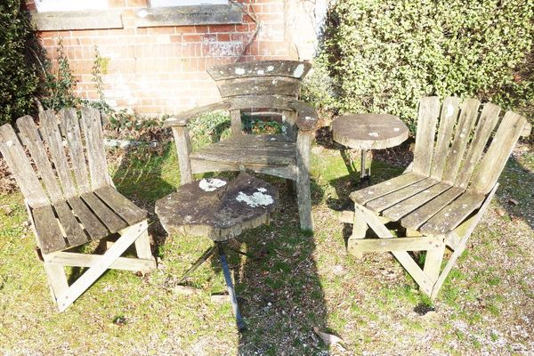 A RUSTIC GARDEN SEAT