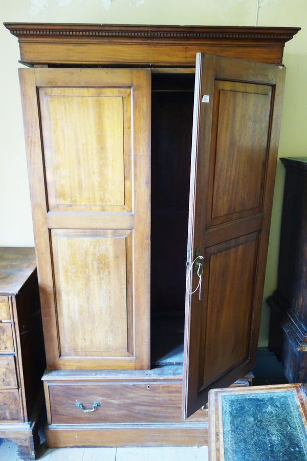 AN EDWARDIAN MAHOGANY WARDROBE