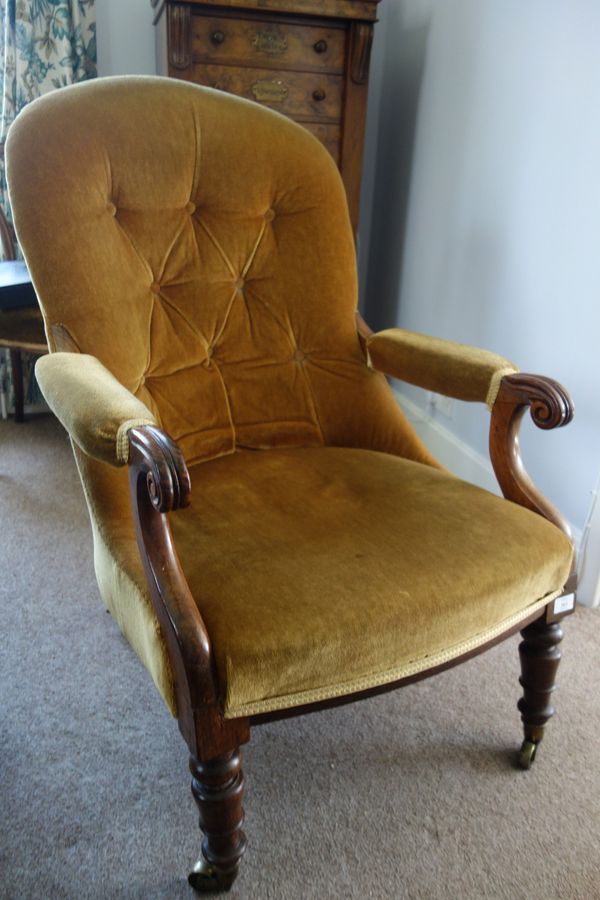 A VICTORIAN MAHOGANY ARMCHAIR