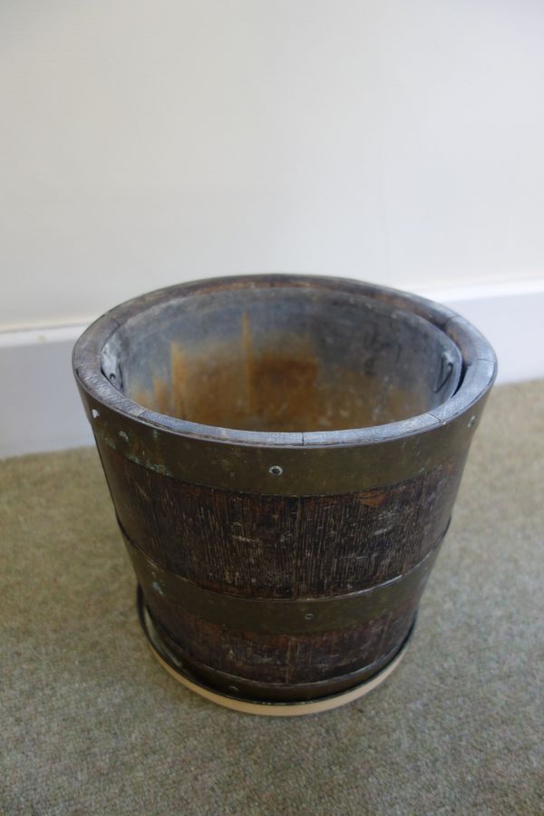 A STAVED OAK AND BRASS BOUND BUCKET