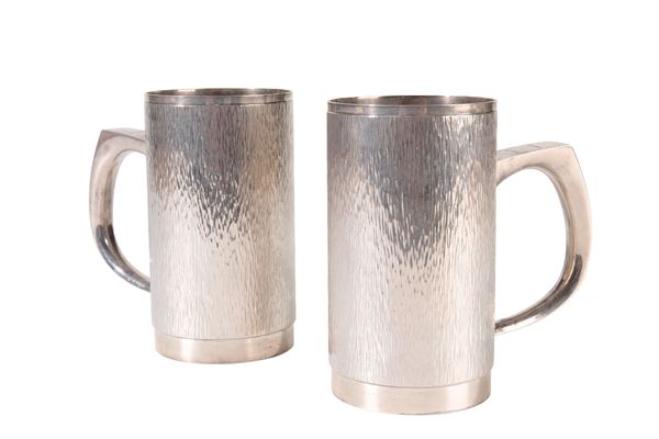 PAIR OF MODERNIST SILVER MUGS, by Sidney Beddall, Sheffield, 1975