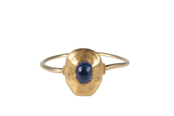 MEDIEVAL GOLD RING, CIRCA 1350