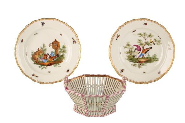PAIR OF MEISSEN PORCELAIN DISHES