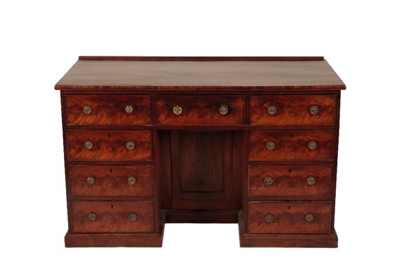 VICTORIAN MAHOGANY PEDESTAL DESK