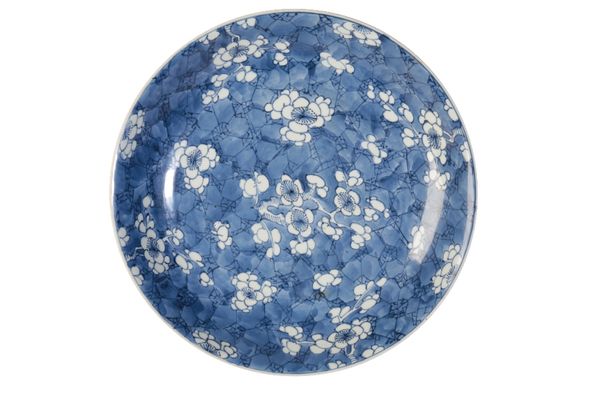BLUE AND WHITE 'ICE CRACKLE' CHARGER