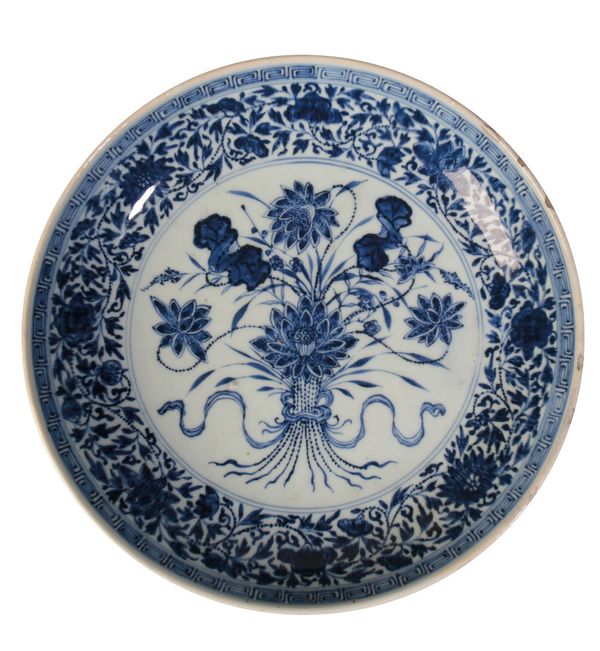 BLUE AND WHITE 'LOTUS' DISH