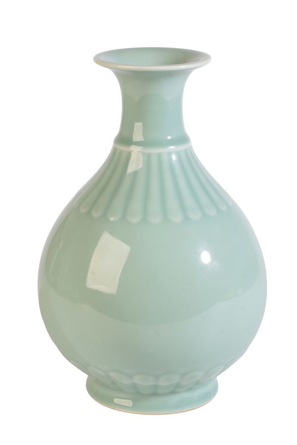 CELADON-GLAZED VASE (YUHUCHUNPING)