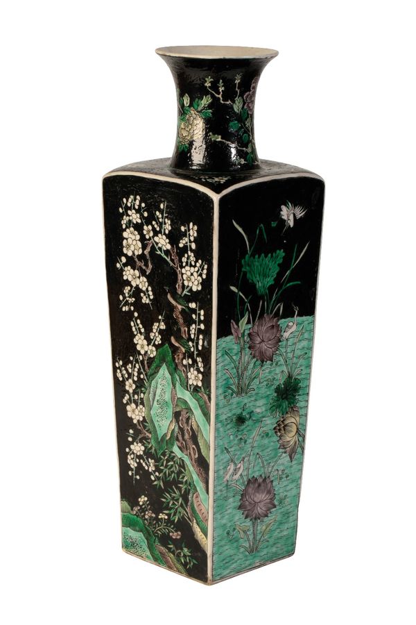 LARGE FAMILLE NOIRE VASE