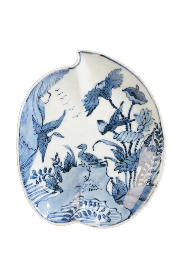 BLUE AND WHITE LEAF FORM DISH