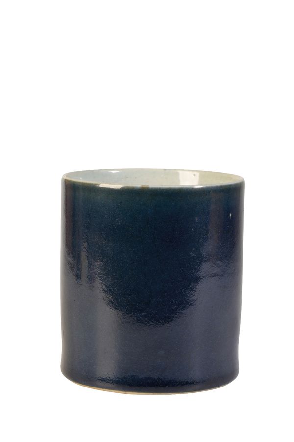 BLUE-GROUND BRUSH POT