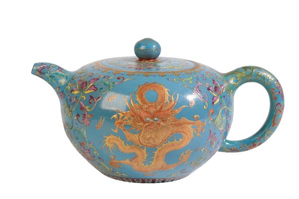 FINE 'DRAGON AND PHOENIX' FAMILLE ROSE TURQUOISE-GROUND GLAZED POTTERY TEAPOT