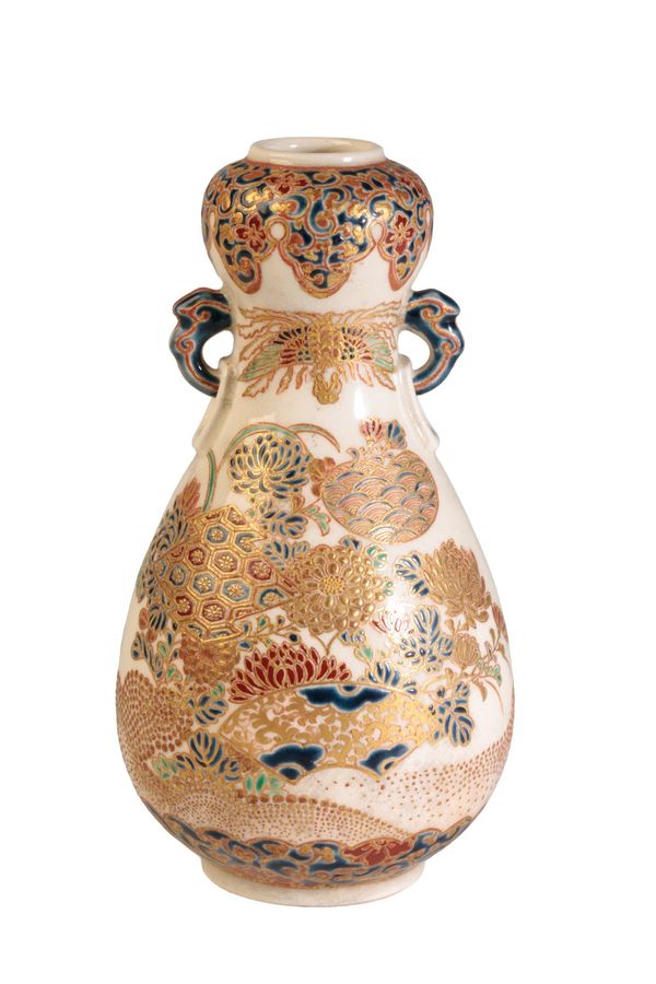 JAPANESE SATSUMA GARLIC MOUTH VASE