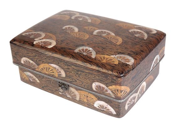 EARLY JAPANESE LACQUER COSMETIC BOX (TEBAKO)