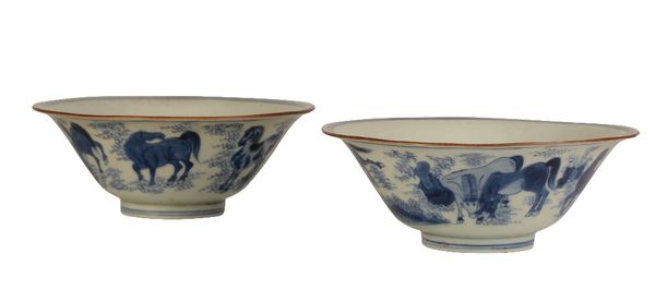 PAIR OF BLUE AND WHITE BOWLS