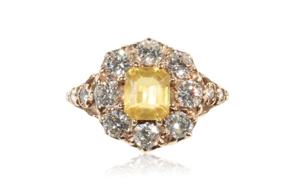 DIAMOND AND YELLOW SAPPHIRE CLUSTER RING