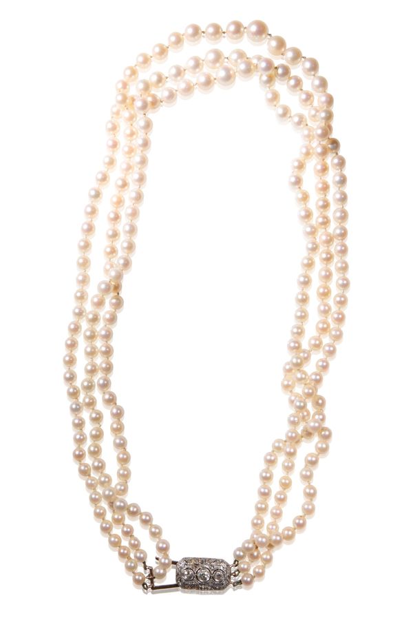 TRIPLE STRAND GRADUATED CULTURED PEARL NECKLACE