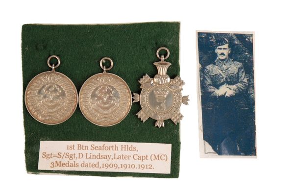 MEDALS TO CAPT LINDSAY MC