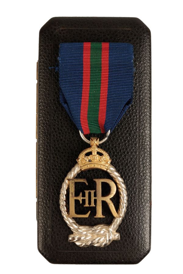 CASED ELIZABETH ROYAL NAVAL RESERVE OFFICERS DECORATION