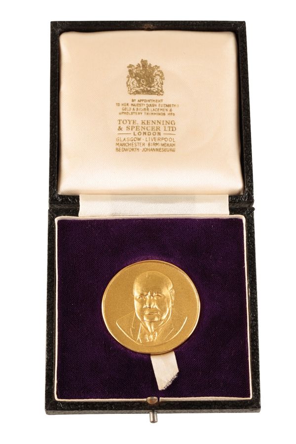 CHURCHILL 22CT GOLD MEDALLION