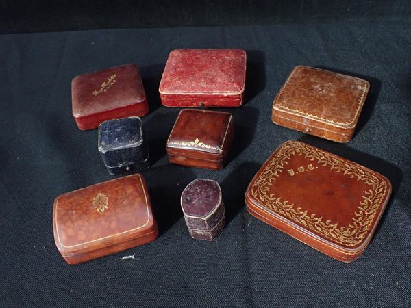 A FEW OLD LEATHER JEWELLERY BOXES