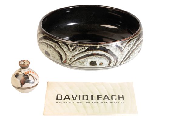 DAVID LEACH OBE (1911-2005): A LOWERDOWN POTTERY STONEWARE BOWL