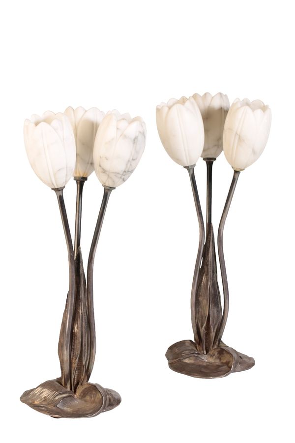 •ALBERT CHEURET (1884 - 1966) : A PAIR OF SILVERED BRONZE AND ALABASTER TABLE LAMPS