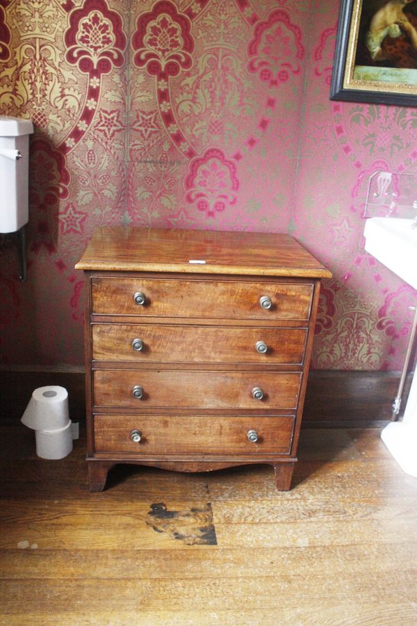 A GEORGE III STYLE MINIATURE MAHOGANY CHEST OF DRAWERS