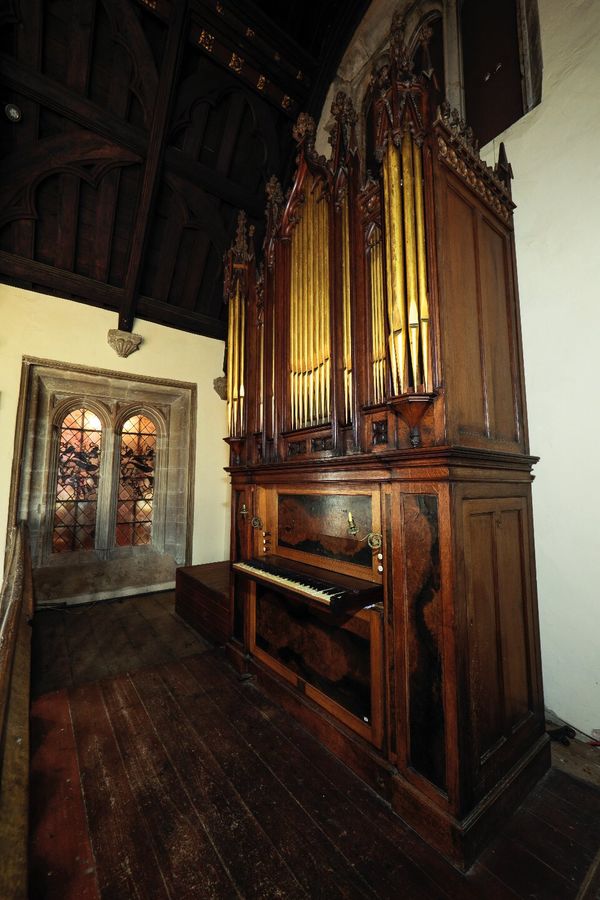 A MONUMENTAL OAK AND PARCEL-GILT ORGAN