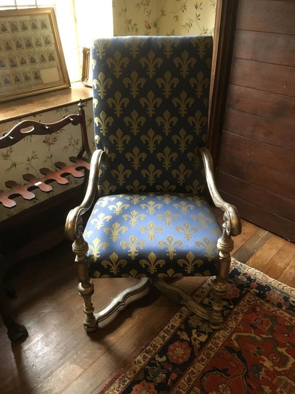 A PAIR OF WILLIAM III STYLE SILVERED WOOD ARMCHAIRS