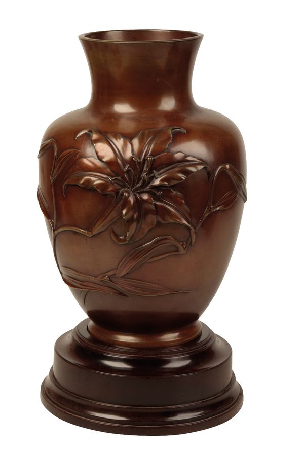 FINE JAPANESE BRONZE BALUSTER VASE, BY YOSHIMASA