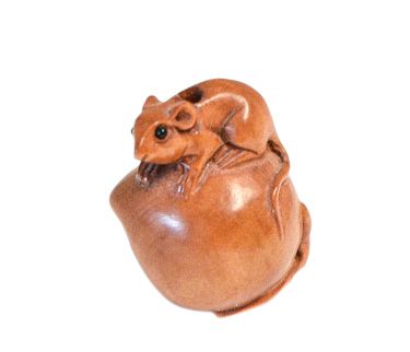 SMALL CARVED BOXWOOD NETSUKE